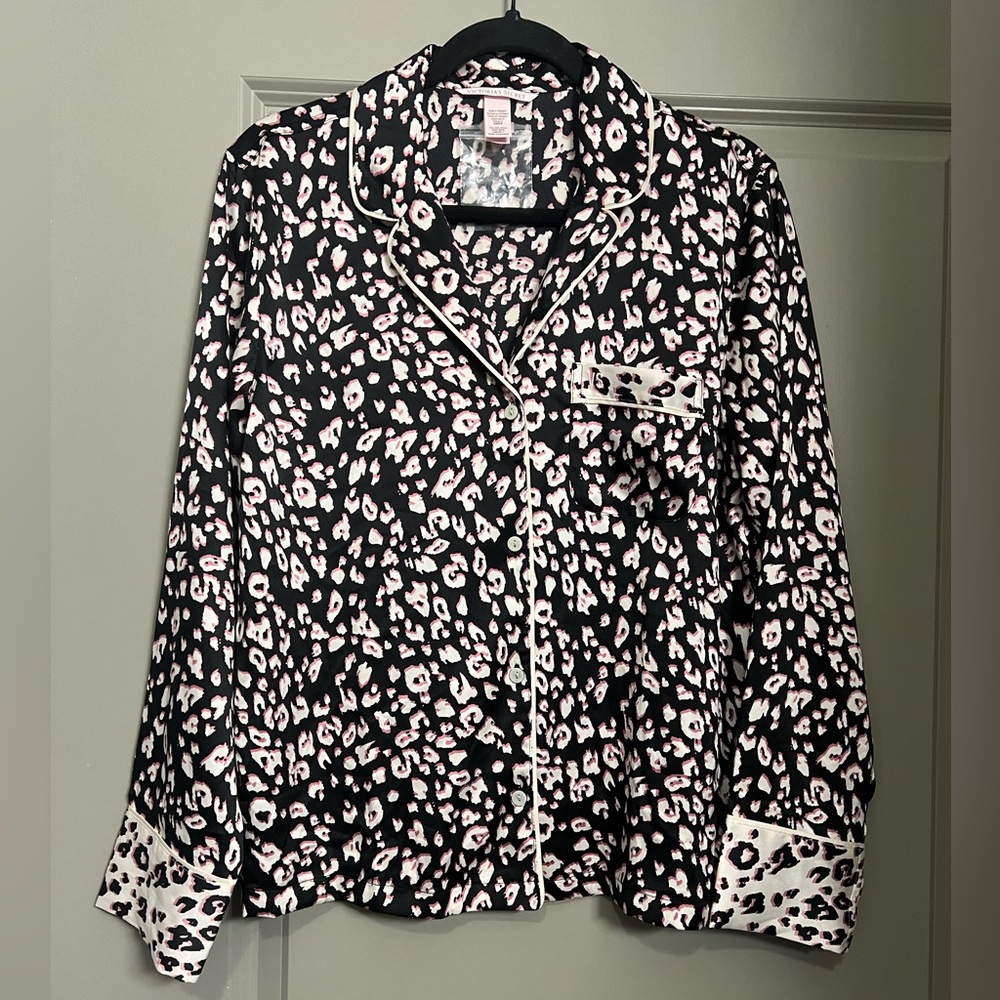 NWOT Victoria's Secret Black w/Pink Cheetah Print | Long Sleeve Pajama Top Sz XS